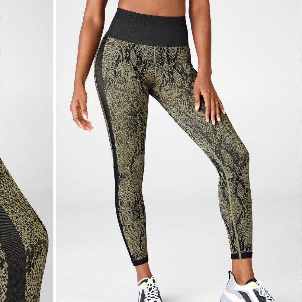 Fabletics Legging - Green Reptilia